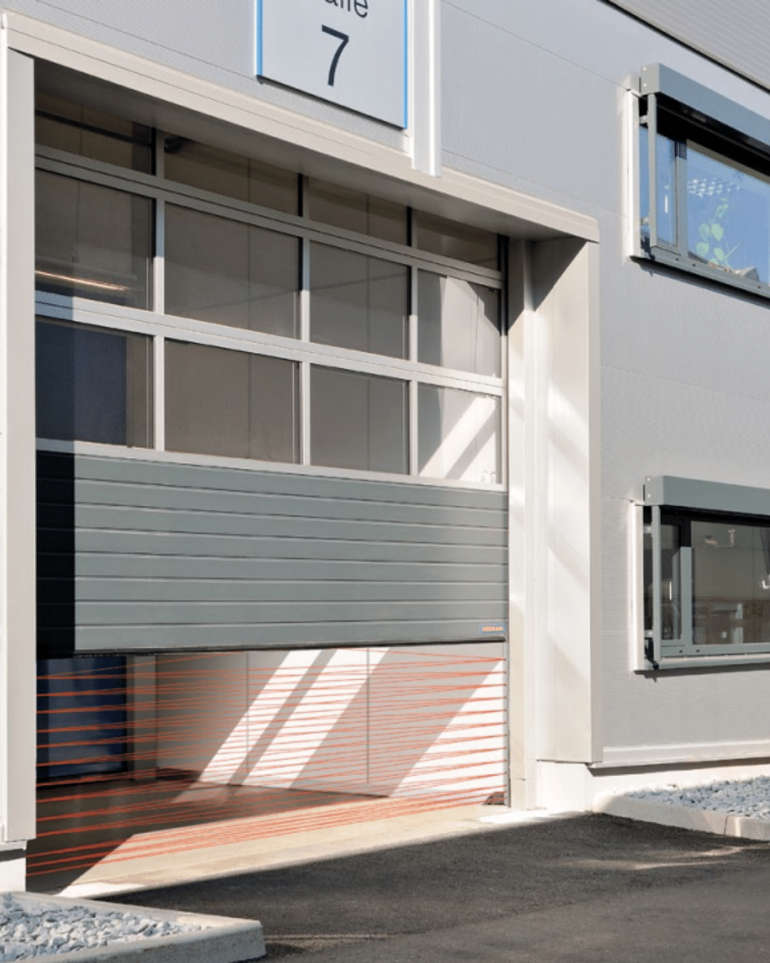 porte sectionnelle industrielle grise